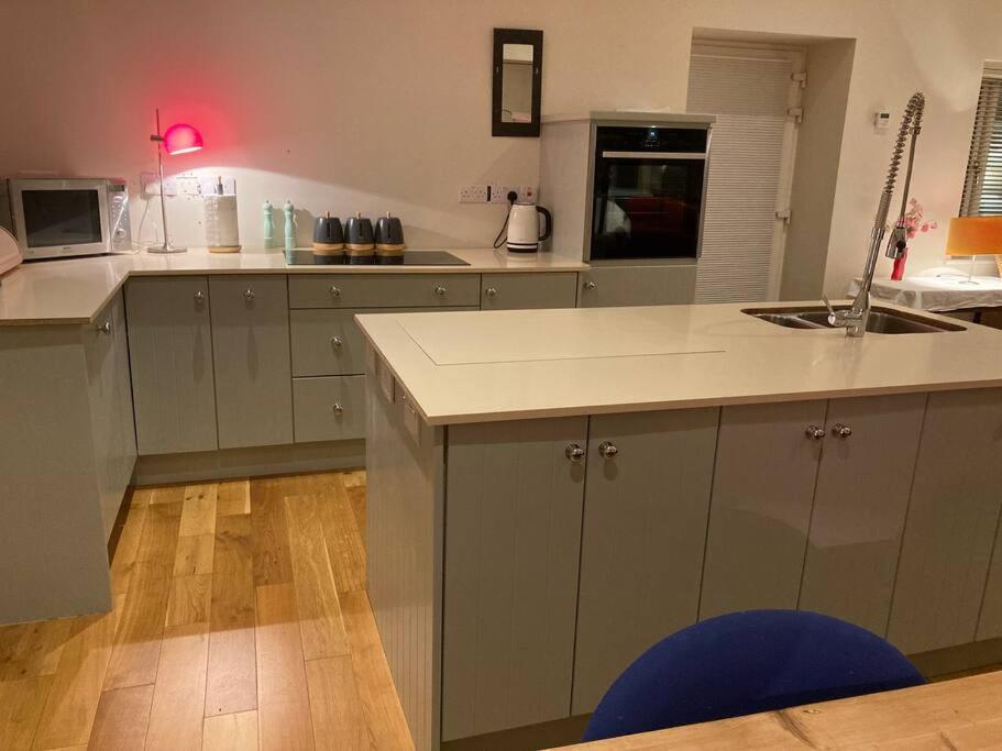 2 Quay Road, Killala. Stunning Sea Front Cottage Esterno foto
